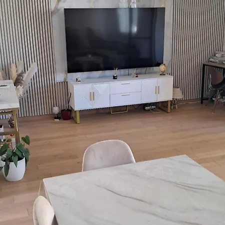 Apartment Ideale Pour Vos 3 Pieces Avec Terrasse Et Stationnement